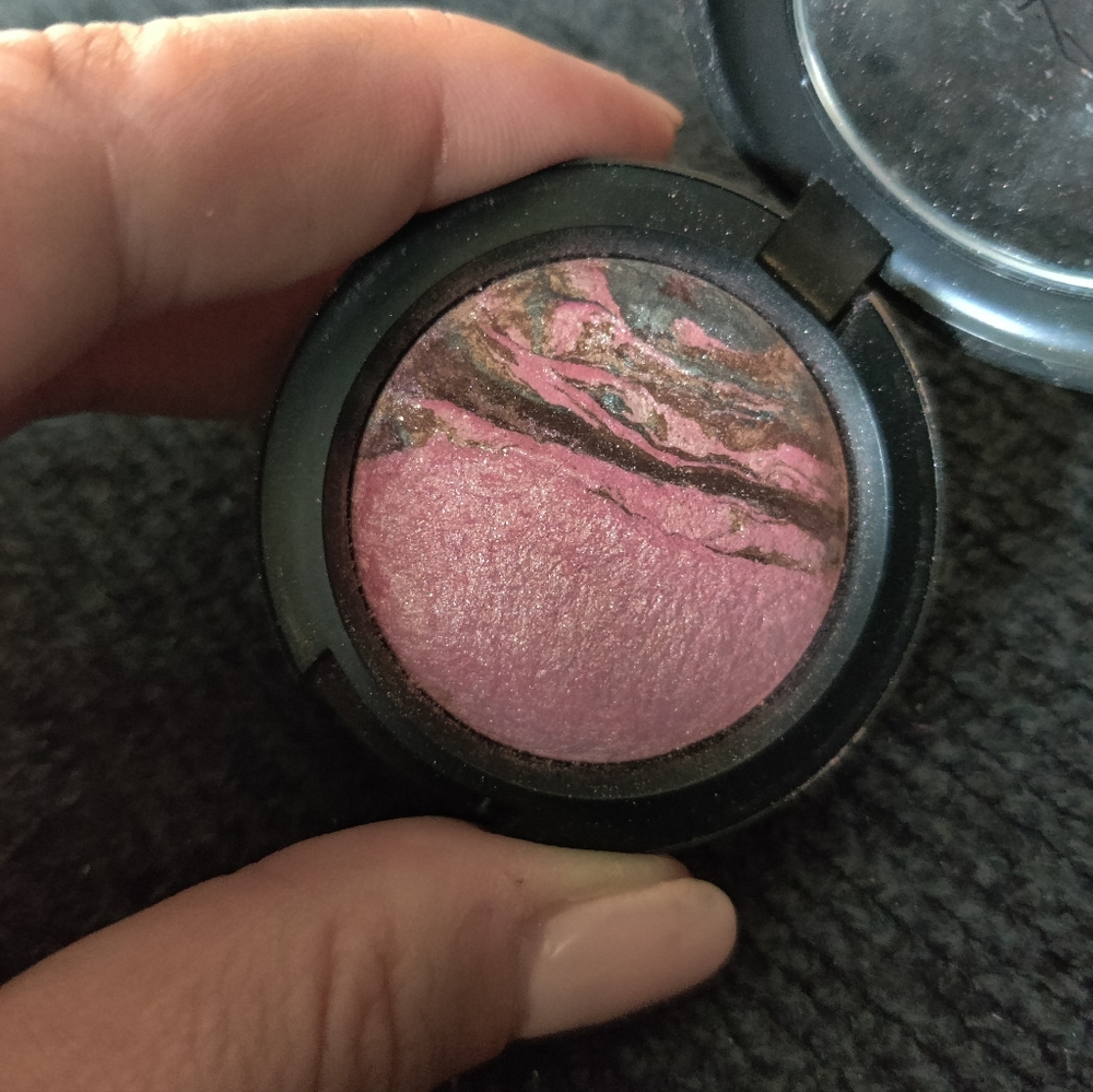 NEW MAC Cosmetics Mineralize Eyeshadow: Pink Split. Rare Limited Edition